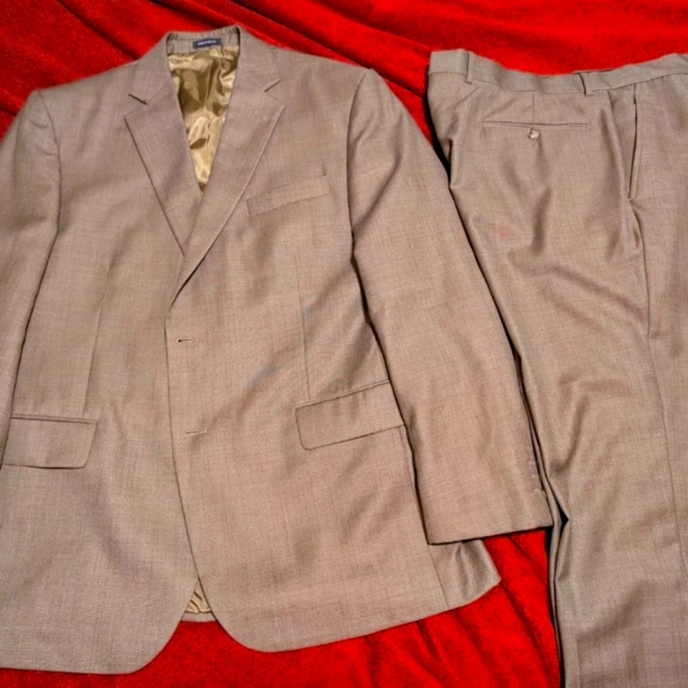 Men's Stafford Classic Fit Brown Travel Suit 44R